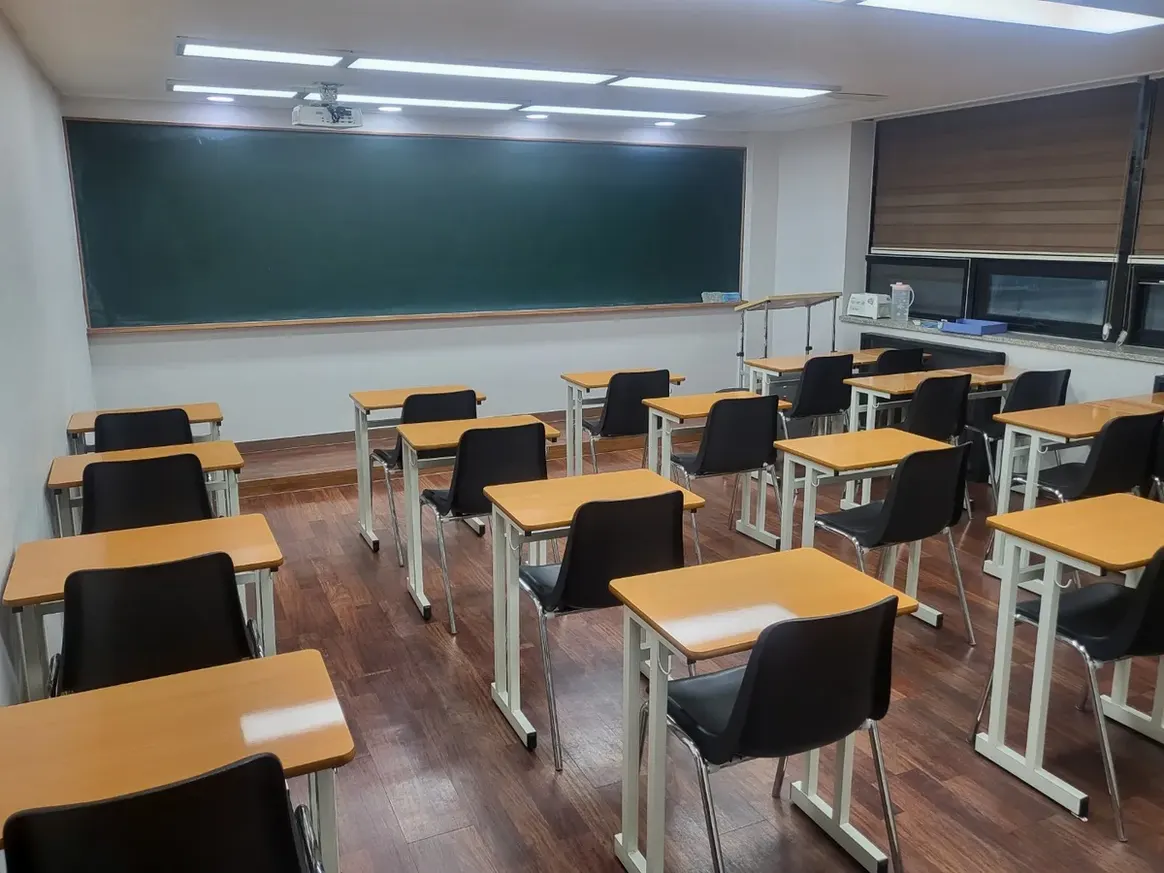 아산시 방축동 스터디룸 미팅룸 장비 주변 정밀 위생청소 사례 - 행진크린