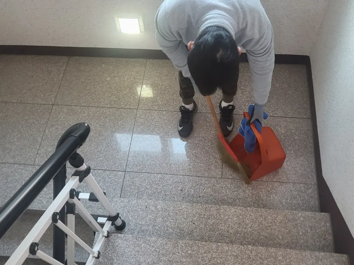 청양군 목면 건물 공동현관 장비 주변 정밀 위생청소 사례 - 행진크린
